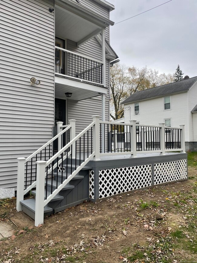 47 William St in East Hartford, CT - Building Photo - Building Photo