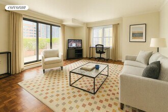 220 E 60th St in New York, NY - Building Photo - Building Photo