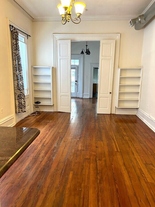 1933 Chestnut St in Philadelphia, PA - Building Photo