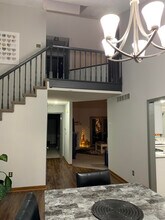 107 Hollyridge Ln in Columbia, MO - Building Photo - Building Photo