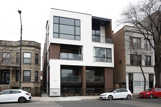 2432 W Chicago Ave in Chicago, IL - Building Photo - Building Photo