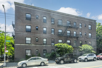 TRI-SENIOR HOUSING in Brooklyn, NY - Foto de edificio - Building Photo