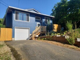 3717 SE Jackson St in Milwaukie, OR - Building Photo