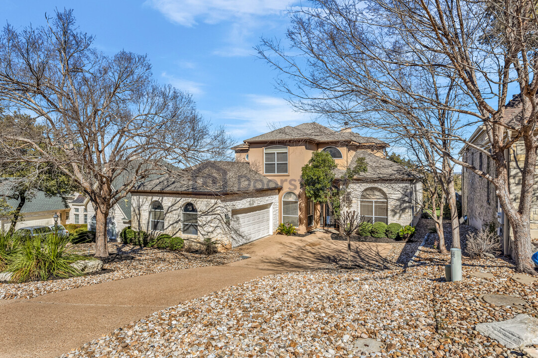 404 Golf Crest Ln in Lakeway, TX - Building Photo