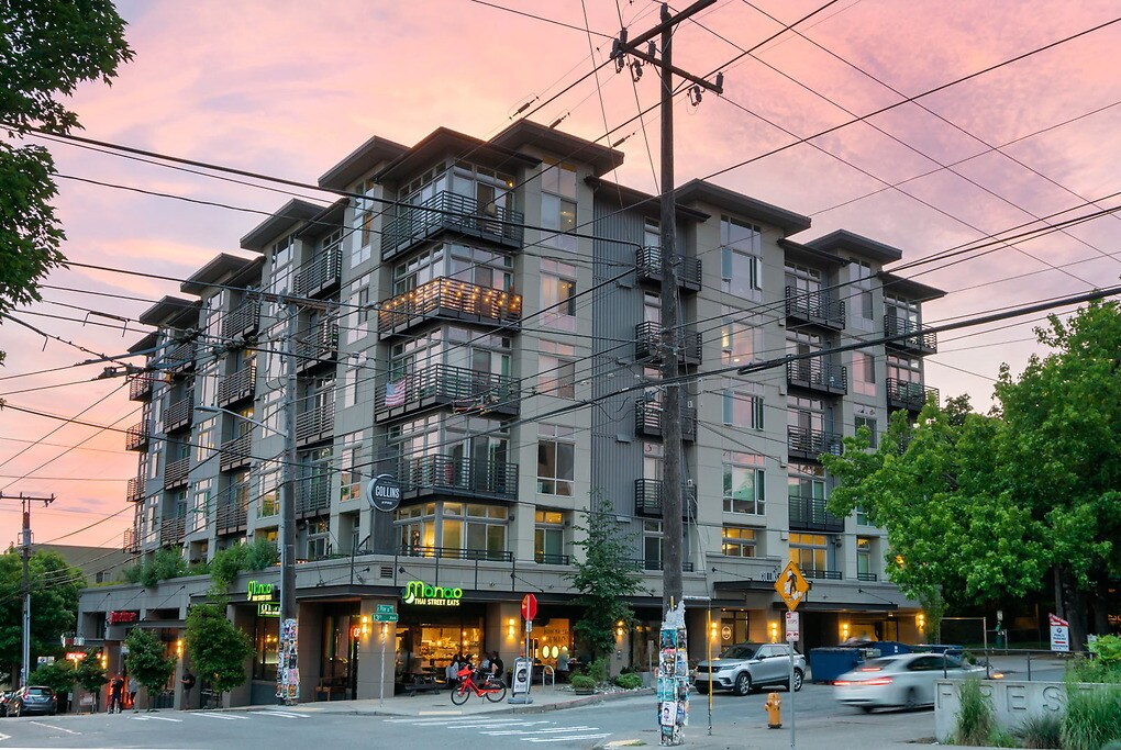 Collins on Pine in Seattle, WA - Building Photo
