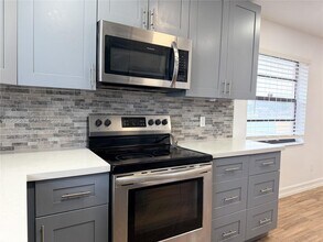 9151 Orchid Tree Ln in Pembroke Pines, FL - Building Photo - Building Photo