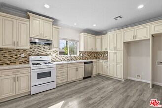 6715 Cedros Ave in Los Angeles, CA - Building Photo - Building Photo