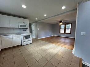 87 Scoville Rd in Avon, CT - Building Photo - Building Photo