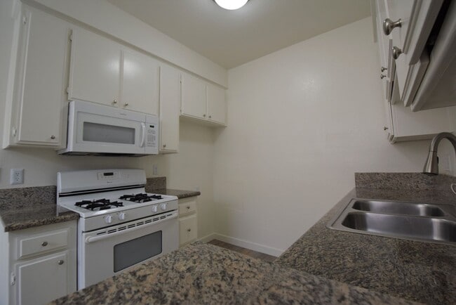 11107 La Maida St in Los Angeles, CA - Building Photo - Building Photo