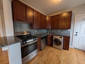 3523 N Racine Ave, Unit #3523-E1 in Chicago, IL - Building Photo - Building Photo