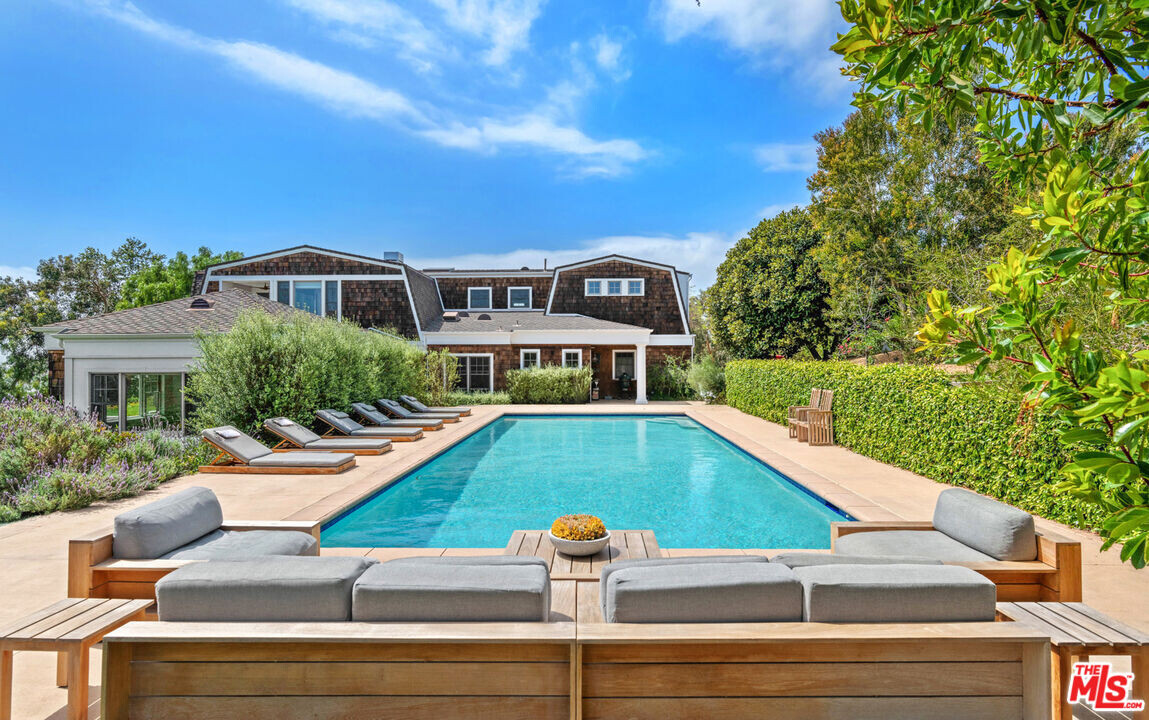 5920 Clover Heights Ave in Malibu, CA - Foto de edificio