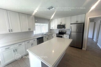 11012 N 47th Ave in Glendale, AZ - Foto de edificio - Building Photo