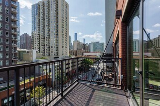 The Scott Residences in Chicago, IL - Building Photo - Building Photo