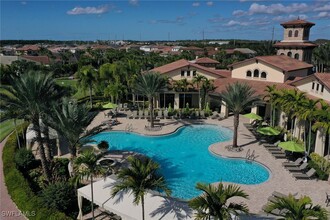 9327 Glenforest Dr in Naples, FL - Building Photo - Building Photo
