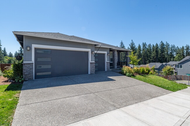 3352 NE Spruce Dr in Camas, WA - Foto de edificio - Building Photo