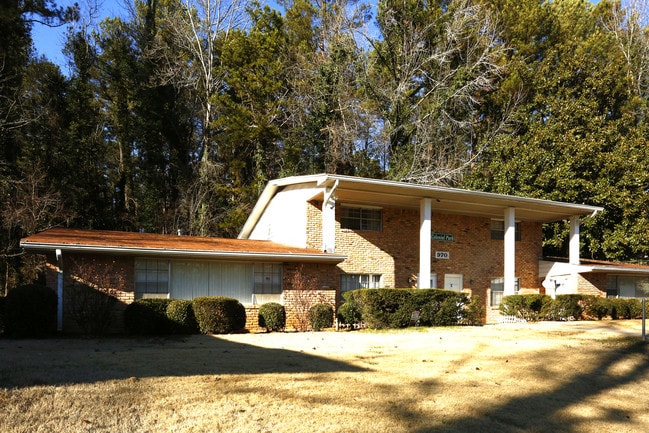 Colonial Park Apartments in Stone Mountain, GA - Building Photo - Building Photo