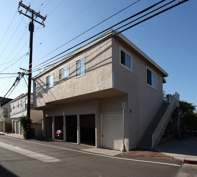 201 Cypress Dr in Laguna Beach, CA - Building Photo - Building Photo