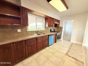 317 Olivia Cir in El Paso, TX - Building Photo - Building Photo