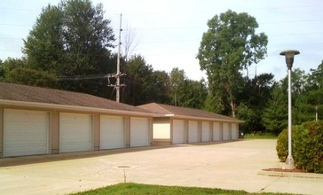 Warren Apartments in Chelsea, MI - Building Photo - Building Photo