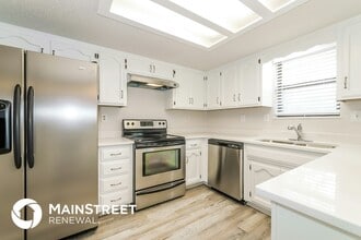 10439 N Cherry Dr in Kansas City, MO - Building Photo - Building Photo