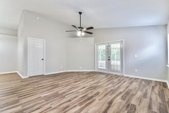1318 Brahma Dr in Valrico, FL - Foto de edificio - Building Photo