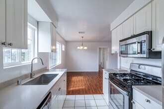 8645 Hervey St, Unit 4 in Los Angeles, CA - Foto de edificio - Building Photo