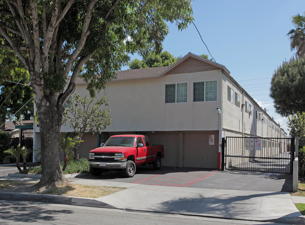 Passage Avenue Apartments in Paramount, CA - Building Photo