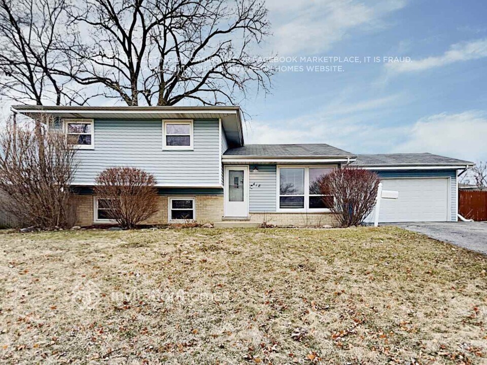 418 W Lake Park Dr in Addison, IL - Building Photo