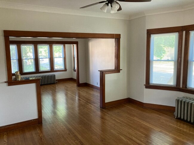 5720 W Ainslie St, Unit 1 in Chicago, IL - Building Photo - Building Photo