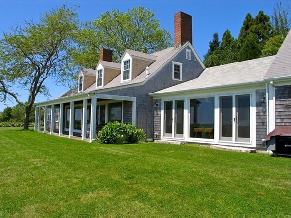 384 Middle Rd in Chilmark, MA - Building Photo