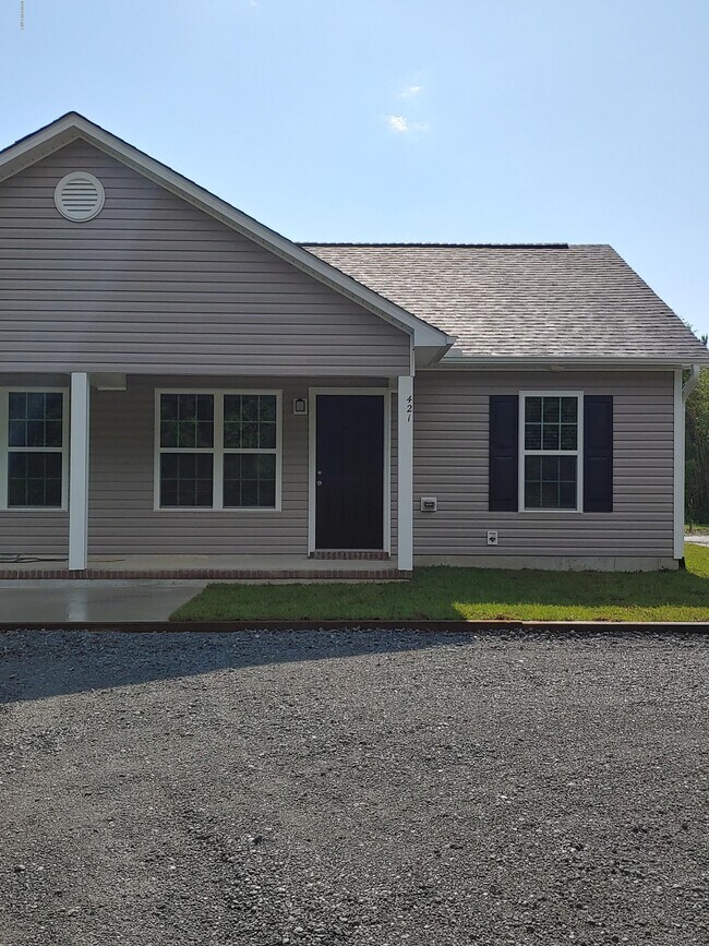 421 BelgradeSwansboro Rd Rentals in Stella, NC