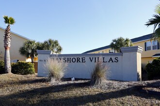 Bayshore Villas in Gulf Breeze, FL - Building Photo - Building Photo