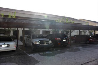 4983 Puritan Cir in Tampa, FL - Building Photo - Building Photo