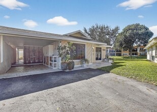 3673 W Forge Rd in Davie, FL - Foto de edificio - Building Photo