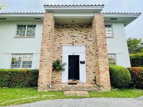 5099 Ponce de Leon in Coral Gables, FL - Building Photo - Building Photo