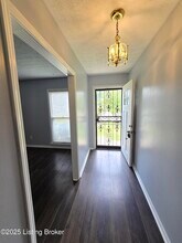 9313 Le Beau Ct in Louisville, KY - Building Photo - Building Photo