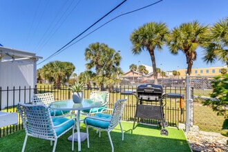 670 N Green Cir in Venice, FL - Building Photo - Building Photo