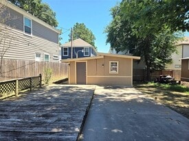 16701 Meadowcroft St in Montgomery, TX - Building Photo