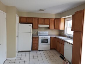 2146 Rugen Rd in Glenview, IL - Building Photo - Building Photo