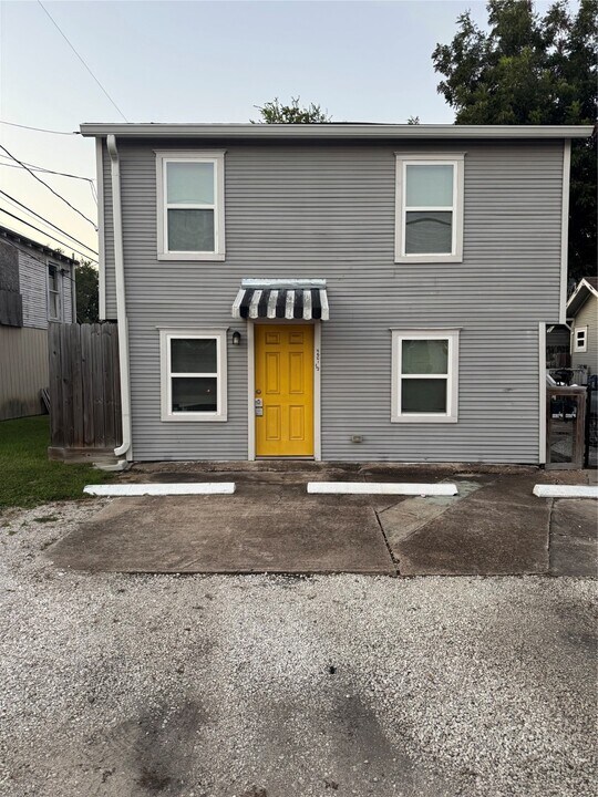 4601 1/2 Hain in Houston, TX - Building Photo