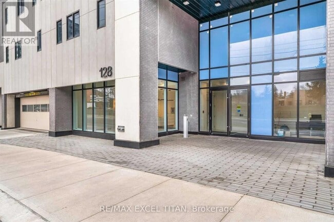 property at 128-128 King St N