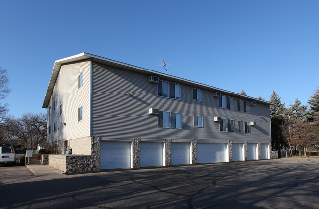 LJ East Apartments in St. Cloud, MN - Building Photo - Building Photo