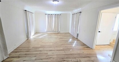 5747 Jefferson Ave in South Gate, CA - Foto de edificio - Building Photo