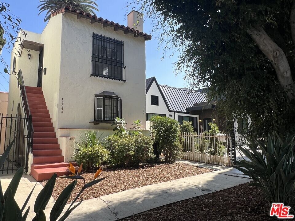1/2 S Mansfield Ave in Los Angeles, CA - Building Photo