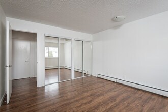 Teresa Haus in Edmonton, AB - Building Photo - Building Photo