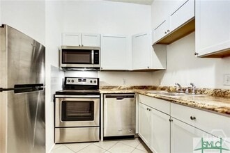 1011 W Waters Dr in Savannah, GA - Foto de edificio - Building Photo