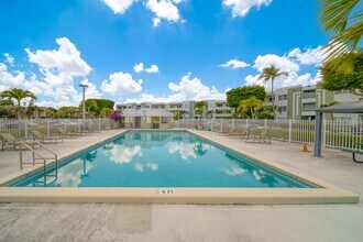 10795 SW 108th Ave in Miami, FL - Foto de edificio - Building Photo