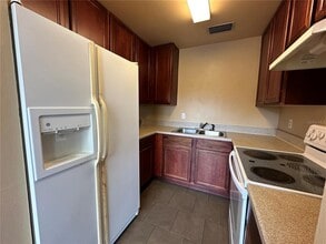 4800 Rilma Ave in Sarasota, FL - Building Photo - Building Photo