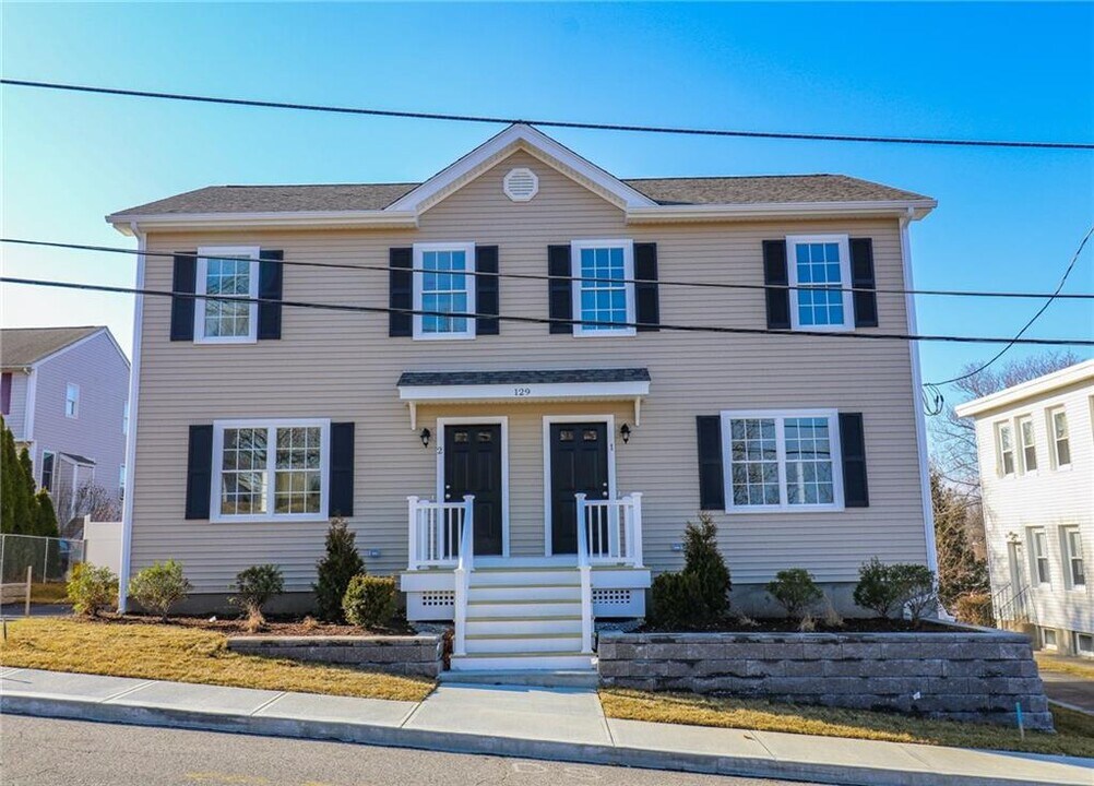 129 Mill St-Unit -1 in Cumberland, RI - Building Photo