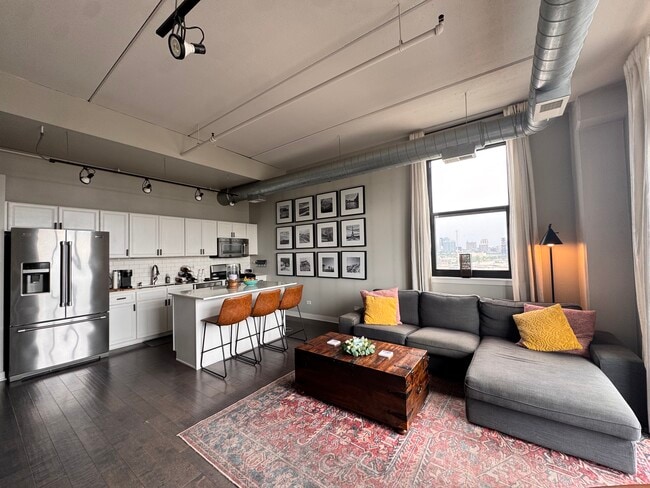 811 W 15th Pl, Unit 815 in Chicago, IL - Building Photo - Building Photo